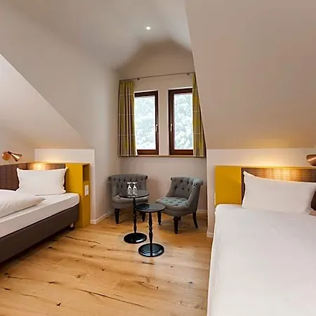 Zum Taufstein 4*